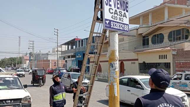 retiran pancartas y paneles publicitarios 5
