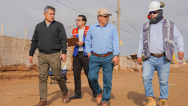Alcalde Cavino Cautivo Grasa, realizó una rigurosa supervisión de los avances de la construcción del proyecto de pistas y veredas.