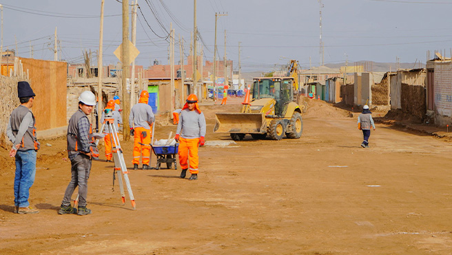 Alcalde Cavino Cautivo Grasa, realizó una rigurosa supervisión de los avances de la construcción del proyecto de pistas y veredas.