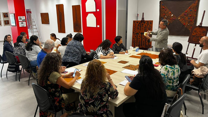 Consulado General del Perú en Milán brinda taller de grabado y dibujo amazónico