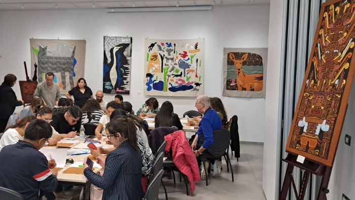 Consulado General del Perú en Milán brinda taller de grabado y dibujo amazónico