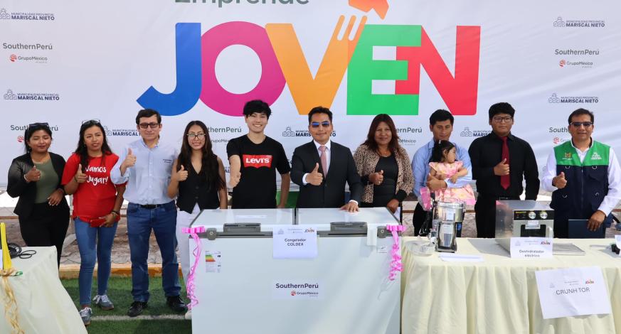Los jóvenes emprendedores de Moquegua están un paso más cerca de hacer realidad sus sueños empresariales gracias al apoyo brindado por la Municipalidad Provincial Mariscal Nieto y Southern Perú a través del concurso "Emprende Joven". En una ceremonia se llevó a cabo la primera entrega de capital semilla en bienes y materiales a cinco de los diez ganadores seleccionados en esta competencia que busca impulsar la innovación y el desarrollo económico en la región.