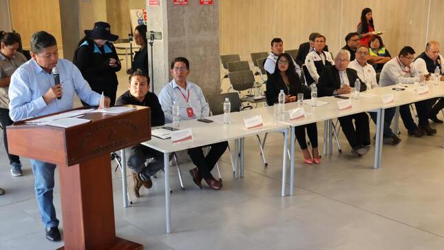 El compromiso del Alcalde Provincial de Mariscal Nieto, John Larry Coayla, con la seguridad ciudadana se hizo evidente una vez más durante su participación en el Consejo Regional de Seguridad Ciudadana (CORESEC).