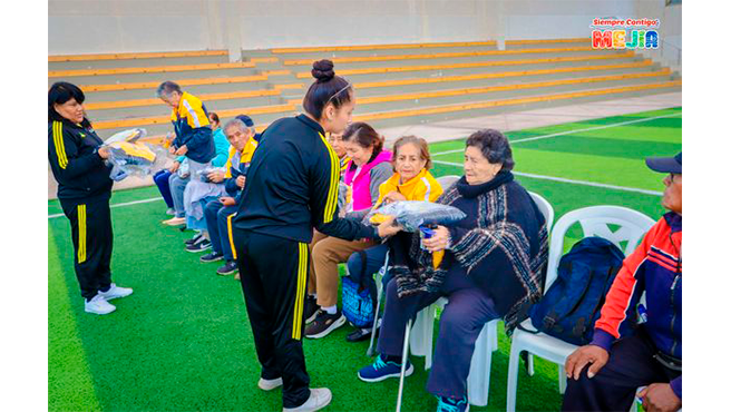 Participación activa de los adultos mayores en la reunión de CIAM Mejía