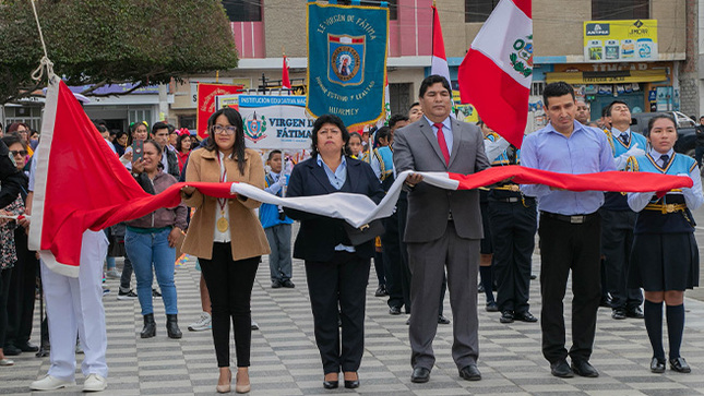 Izamiento por los 53º aniversario de vida institucional de la I.E. Virgen de Fátima y por los 93º aniversario de la Educación Inicial. 