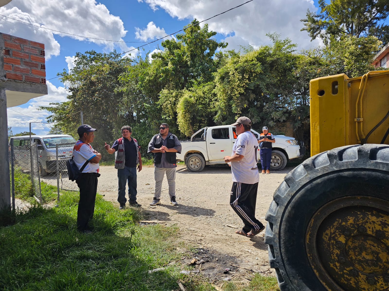 Se realizó limpieza y mantenimiento de cunetas y canal de riego en Hichabamba