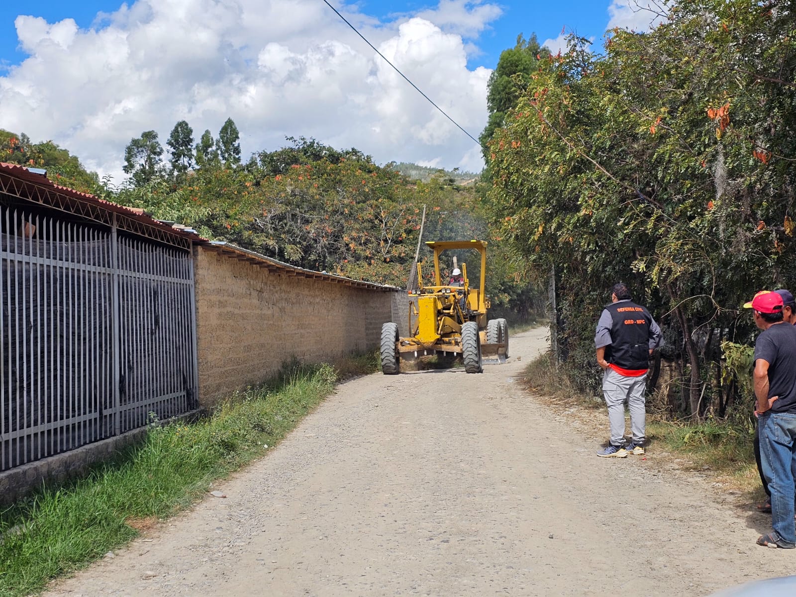 Se realizó limpieza y mantenimiento de cunetas y canal de riego en Hichabamba