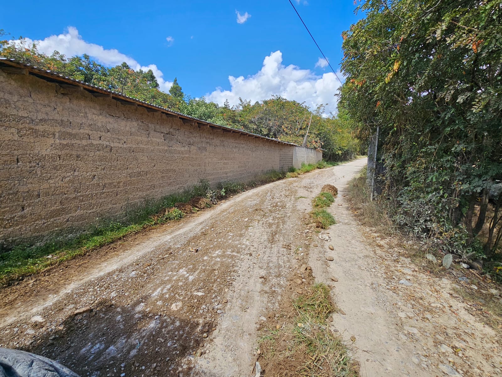 Se realizó limpieza y mantenimiento de cunetas y canal de riego en Hichabamba