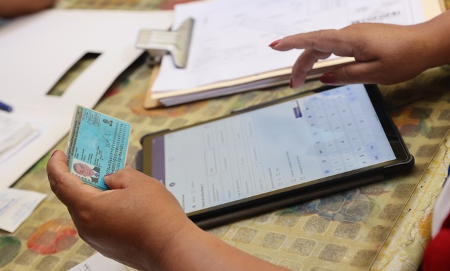 Visita casa por casa de las brigadas de Cofopri beneficiará a 1,560 pobladores en tres distritos de la zona, quienes tendrán la oportunidad de acceder al título de propiedad.