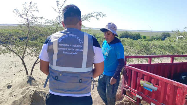 INTERVIENEN A SUJETOS QUE ARROJABAN DESMONTES Y BASURA EN EL CENTRO POBLADO VILLA ROTARY NUEVA ESPERANZA