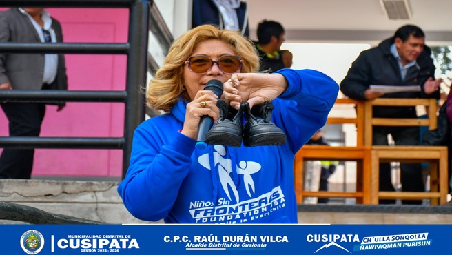 Gracias a las diligencias del Alcalde Raúl Duran Vilca, se distribuyeron zapatillas a niños y niñas de diversas instituciones educativas en el Distrito de Cusipata.