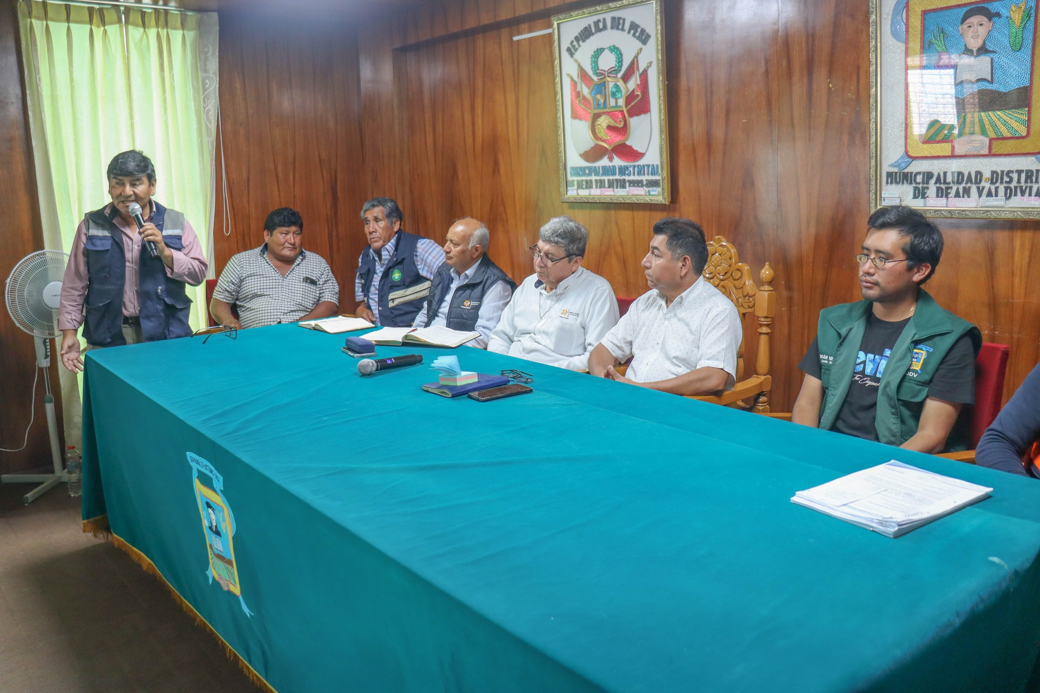 reunión de emergencia a autoridades regionales y locales