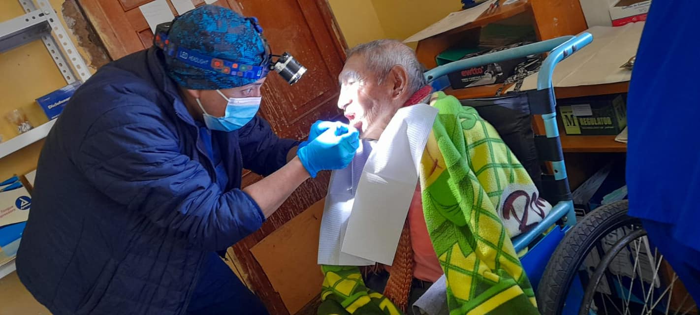 Salud para nuestros adultos mayores del asilo natividad