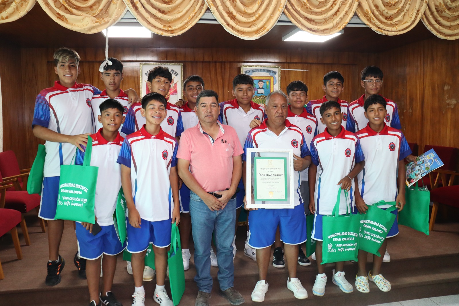 reconocimiento a club Elías Aguirre AFIM