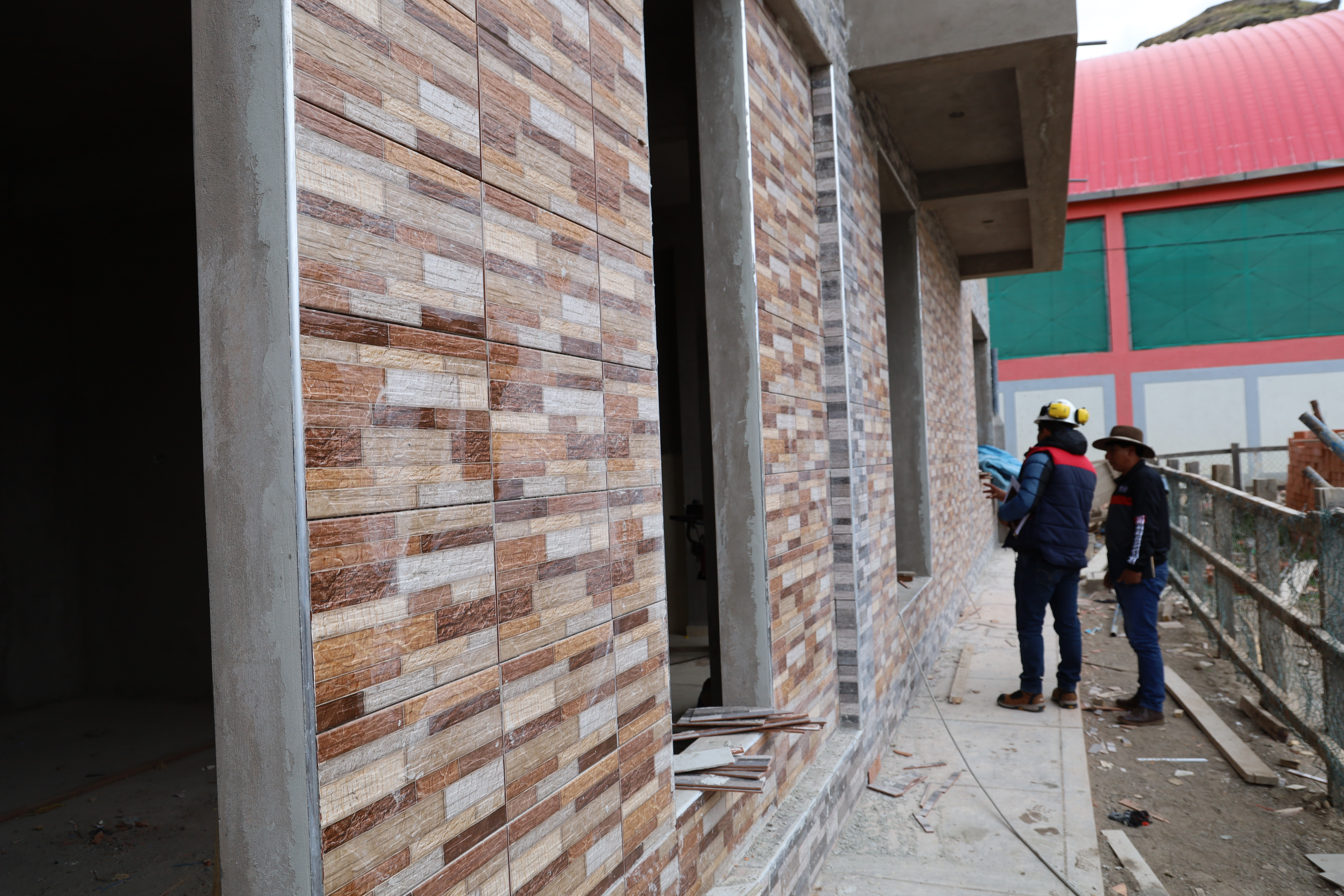 Velille: Salón multiusos de la comunidad de Cullahuata sigue avanzando su ejecución 