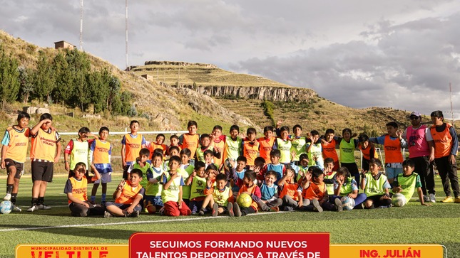 Municipalidad de Velille sigue formando nuevos talentos deportivos a través de la Escuela Municipal de Fútbol 