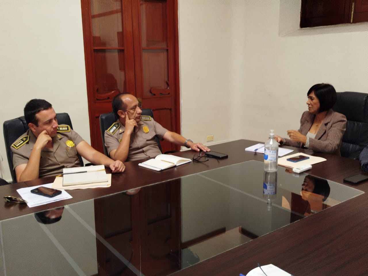 reunión de trabajo entre alcaldesa y la pnp 2