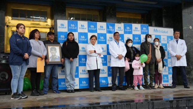 EsSalud Almenara  y Alianza Lima realizan Izamiento simbólico de la bandera del donante voluntario de órganos
