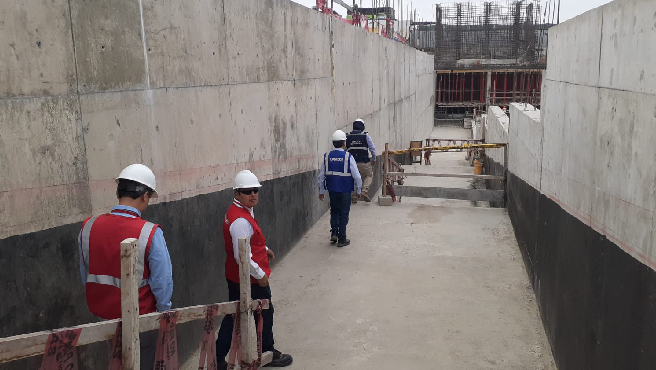 La Contraloría General alertó riesgos en el diseño del sistema de aislamiento sísmico propuesto para el edificio del nuevo hospital Progreso(categoría II-E) de la ciudad de Chimbote que viene siendo ejecutado por el Ministerio de Salud (Minsa), a través el Programa Nacional de Inversiones en Salud (Pronis).