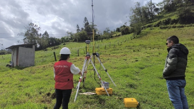 La Contraloría General advirtió situaciones irregulares en la ejecución de la obra de Mejoramiento del servicio de transitabilidad del camino vecinal San Miguel – Santa Rosa – El Agrario – La Colpa – Gordillos – El Empalme, en los distritos de San Miguel, Calquis, Catilluc, Llapa en la provincia de San Miguel, que podrían generar perjuicio económico a la Municipalidad Provincial de San Miguel. La inversión de este proyecto es de S/ 71 860 582.