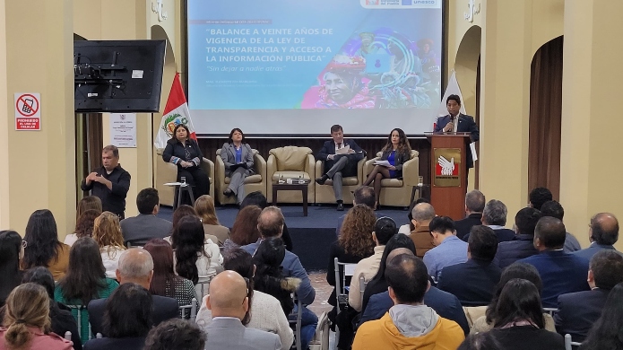 se advierte que el 31 %, es decir casi la tercera parte del total de quejas recibidas entre el 2019 y 2022, fueron presentadas por personas vulnerables, entre las que se incluye a las personas con discapacidad. Además, se advierte que los gobiernos locales fueron las entidades más quejadas por este colectivo, con el 76 % de los casos presentados en el mismo periodo.
