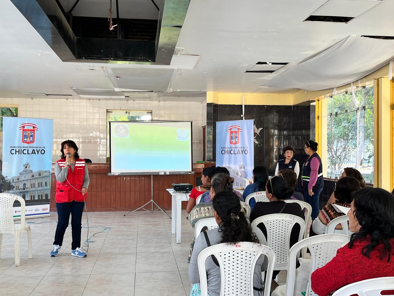 capacitan a lideresas de comedores y ollas comunes 2