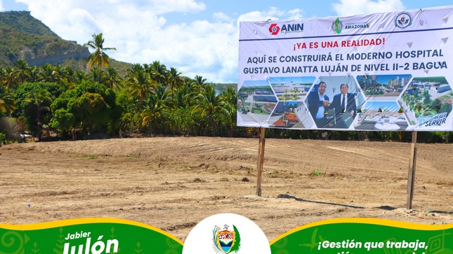 Foto del cartel de anuncio y el terreno