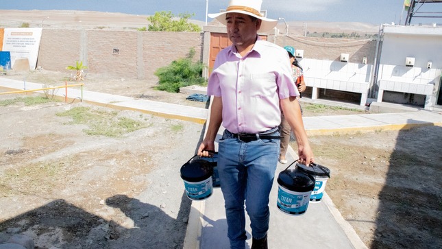 entrega de pintura a instituciones