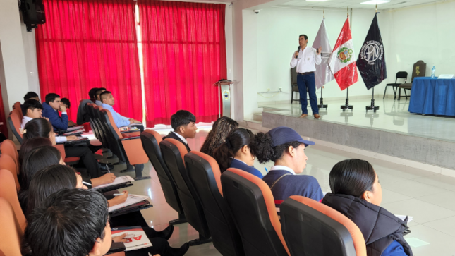 Más de 100 estudiantes de Pisco asistieron al Foro Portuario de Educación Superior de la APN