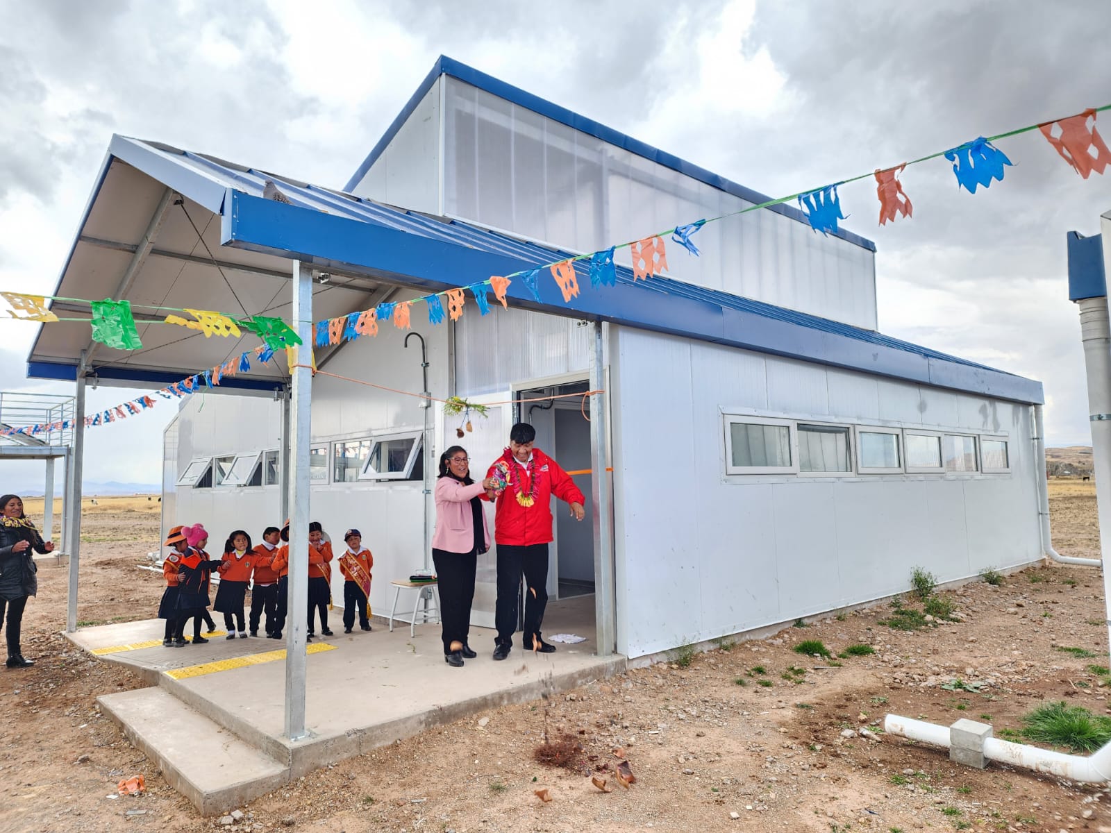 Minedu entregó 13 aulas modulares tipo heladas a cinco colegios de zonas altoandinas de la región Ayacucho