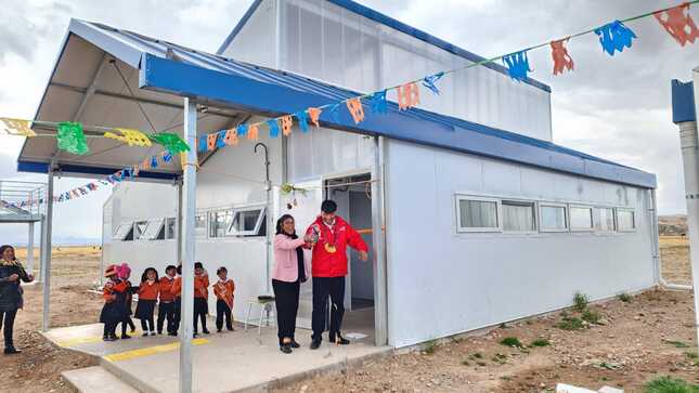 Minedu entregó 13 aulas modulares tipo heladas a cinco colegios de zonas altoandinas de la región Ayacucho