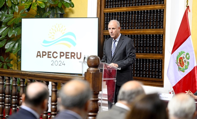 Cancillería y Google lanzan programa de 5 mil becas a jóvenes peruanos para capacitarlos en economía digital y el 50% será para mujeres