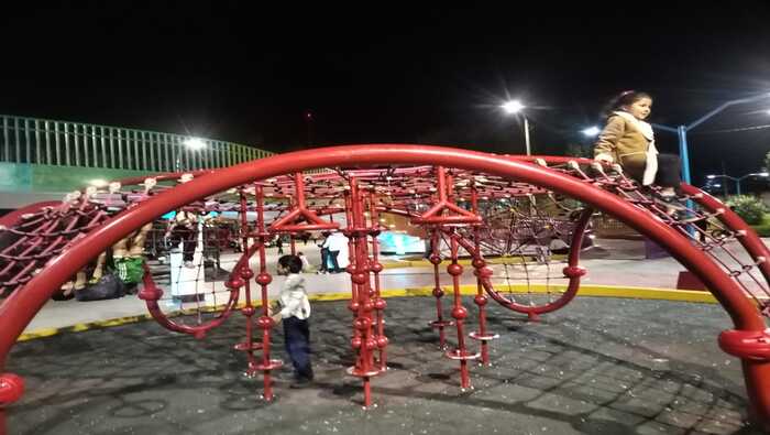 En Huamanga Ayacucho parque infantil luce resplandeciente con la implementación de luminarias LED