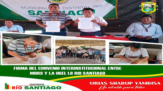 en la imagen se ve al alcalde y al director de la UGEL Rio Santiago realizando la firma del convenio