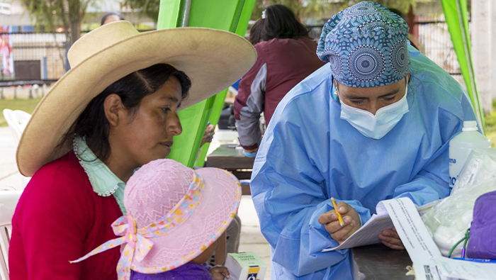 Imagen de la atnción brindada del personal de salud en la campaña médica realizada en Huamachuco.