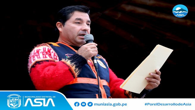 El alcalde de la Municipalidad Distrital de Asia, Isaias Alcántara Malásquez, juramentó a las brigadas escolares de Gestión del Riesgo de Desastres de la I.E.P Nº20123 Capilla de Asia. 
La ceremonia protocolar contó con la presencia del director Donald Aguilar Sánchez, docentes, estudiantes y padres de familia, donde nuestra autoridad edil tomó juramento a los estudiantes del nivel primaria y secundaria, que desde ahora tienen la misión de velar por sus compañeros y promover la cultura de la prevención en su centro de estudios. 
Finalmente, el alcalde invitó a todos los alumnos a participar en el primer Simulacro Nacional Multipeligro del año, que se llevará a cabo el viernes 31 de mayo a las 10:00 horas. Bajo el lema “Súmate tú también”.
#MunicipalidadDistritalDeAsia
#PorelDesarrollodeAsia
#IsaiasAlcantaraAlcaldeDeAsia