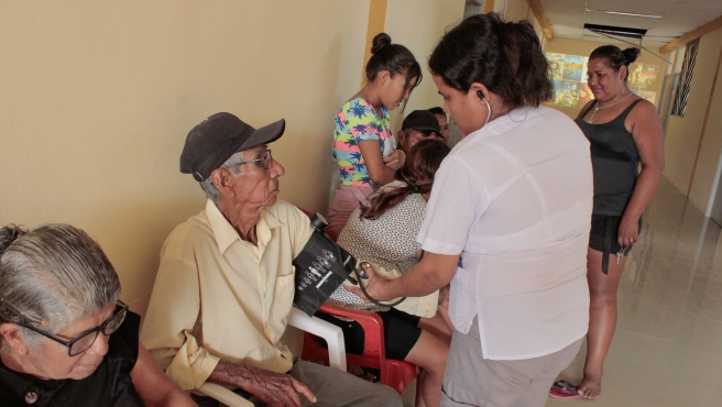 Foto Pobladores de Fernández se benefician con campaña medica gratuita