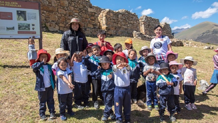 Niños de la IE Alto Shamana participando de la jornada cultural