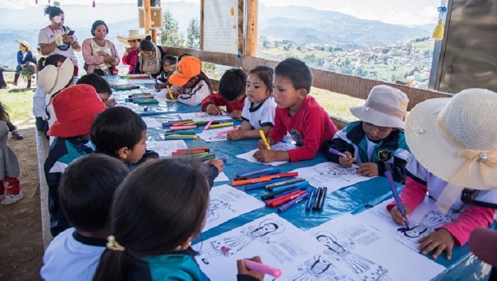 Niños de la IE Alto Shamana participando de la jornada cultural