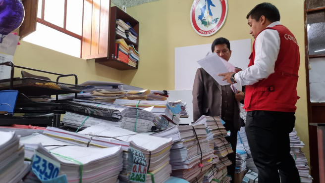 Como primeros resultados del operativo iniciado el pasado 19 de abril de 2024, la Contraloría General de la República alertó al Gobierno Regional de Ayacucho que el proceso de contratación para la ejecución de la obra: “Mejoramiento y ampliación de la prestación de servicios deportivos en el estadio Cuna de la Libertad Americana del complejo deportivo Venezuela”, por un valor superior a los
S/ 348 millones, podría ocasionar la paralización de la obra y generar mayores gastos al no contar la libre disponibilidad del terreno.