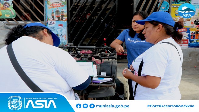 La Municipalidad Distrital de Asia, a través de la Sub Gerencia de Programas Sociales y en coordinación con la Red de Salud Chilca – Mala, vienen realizando el empadronamiento en las viviendas de los anexos Santa Cruz, 09 de octubre y Capilla de Asia.
Nuestros actores sociales realizan este empadronamiento, con la finalidad de instruir a los pobladores sobre como desinfectar de manera correcta los recipientes de agua y evitar que se conviertan en puntos de acoplo del zancudo del Dengue.
Asimismo, se pide a la población estar atenta a la visita de nuestros actores sociales para que puedan ser empadronados.
#MunicipalidadDistritalDeAsia
#PorelDesarrollodeAsia
#IsaiasAlcantaraAlcaldedeAsia