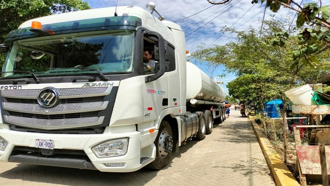 ¡Están siendo atendidos! Ministerio de Vivienda entrega 6 camiones cisterna para dotar de agua potable a Los Órganos y Máncora