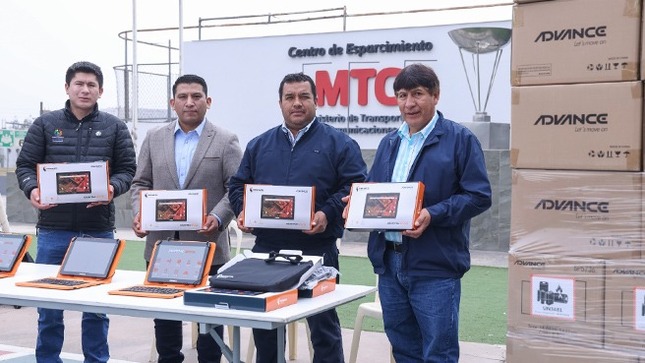 MTC entregó nuevo lote de más de 9600 tabletas para estudiantes de la región Apurímac