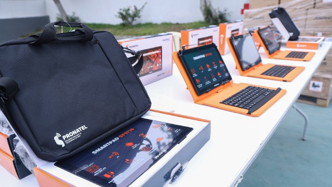 MTC entregó nuevo lote de más de 9600 tabletas para estudiantes de la región Apurímac