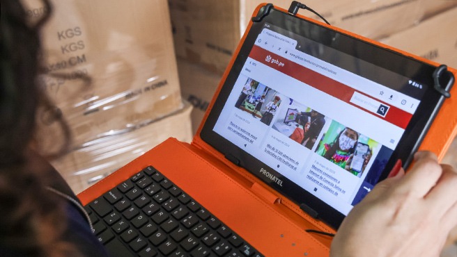 MTC entregó nuevo lote de más de 9600 tabletas para estudiantes de la región Apurímac