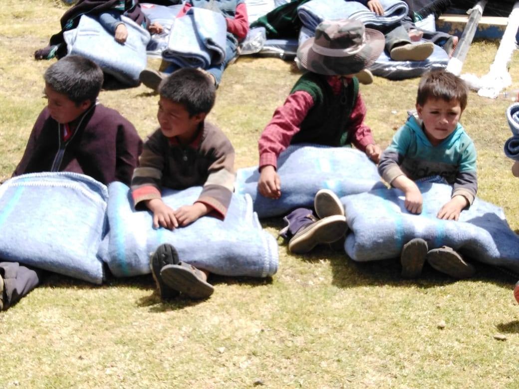 GORE adquiere frazadas de ayuda humanitaria para afrontar descenso de temperatura