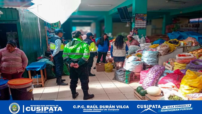Operativo inopinado de vigilancia sanitaria en los establecimientos de venta del mercado modelo de Cusipata