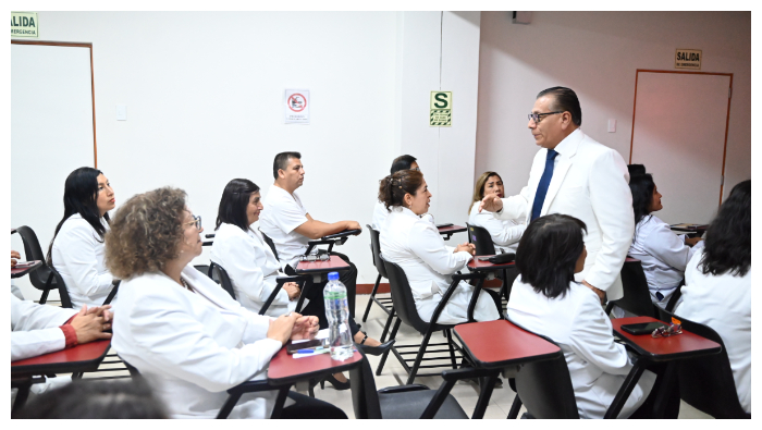 La máxima autoridad del INSN, Dr. Carlos Urbano, saludó la iniciativa del Servicio de Farmacia como organizador de este evento internacional.