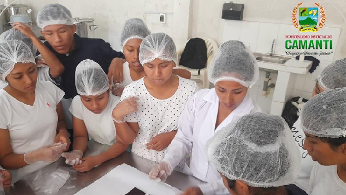 Capacitación en Agroindustria y Procesamiento de Cacao en Camanti a los alumnos del Colegio "Rosa de America" N° 50497