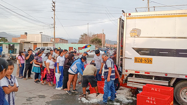 Municipio de Nepeña entregó pescado a la Grama y Nepeña